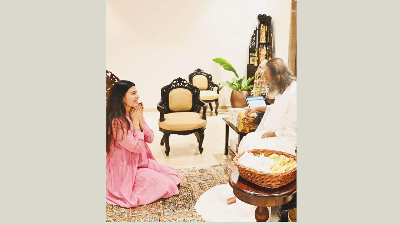 જૅકલિન ફર્ના​ન્ડિસે બૅન્ગલોર ખાતે આર્ટ ઑફ લિવિંગ ફાઉન્ડેશનની મુલાકાત લીધી