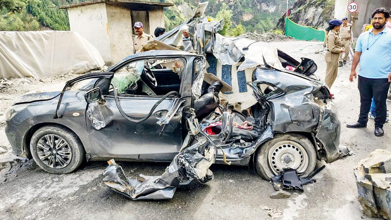 જોશીમઠ પાસે ભૂસ્ખલન, કાર પર પથ્થર પડતાં હરિયાણાની શ્રદ્ધાળુનું મૃત્યુ
