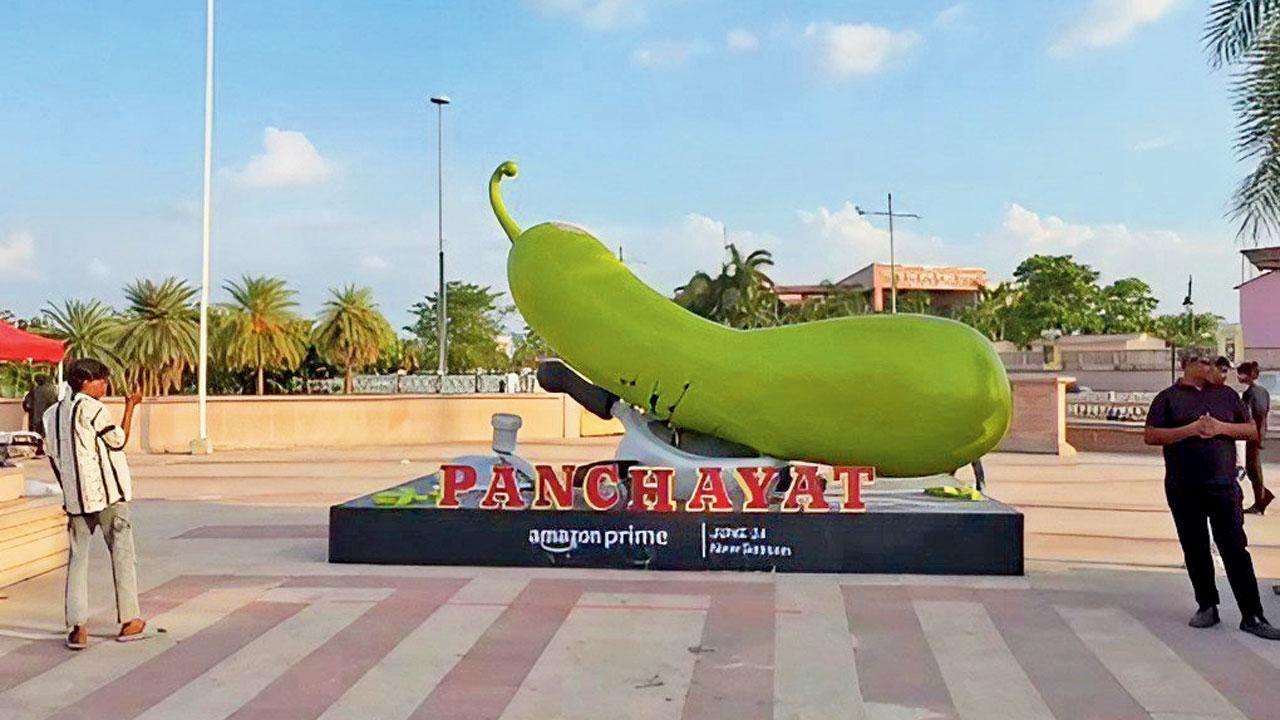 લખનઉમાં અચાનક ૧૦૯૦ ચૌરાહા તરીકે જાણીતા ફેમસ સ્પૉટ પર એક વિશાળ દૂધી મુકાઈ ગઈ