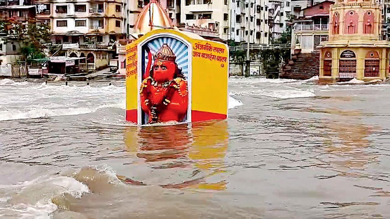 નાશિકની ગોદાવરી નદીમાં આ સીઝનમાં બીજી વાર પૂર આવ્યું 