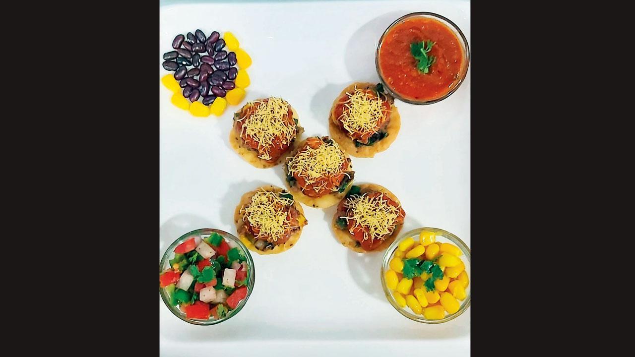 મેક્સિકન સેવપૂરી વિથ ટૅન્ગી ટમૅટો