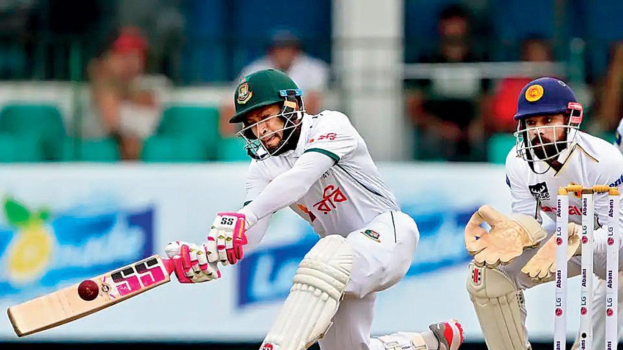 બંગલાદેશનાે અનુભવી વિકેટકીપર-બૅટર મુશફિકુર રહીમ ૭૫ બૉલમાં ૩૫ રનની ધીરજપૂર્વકની મહત્ત્વપૂર્ણ ઇનિંગ્સ રમ્યો હતો.