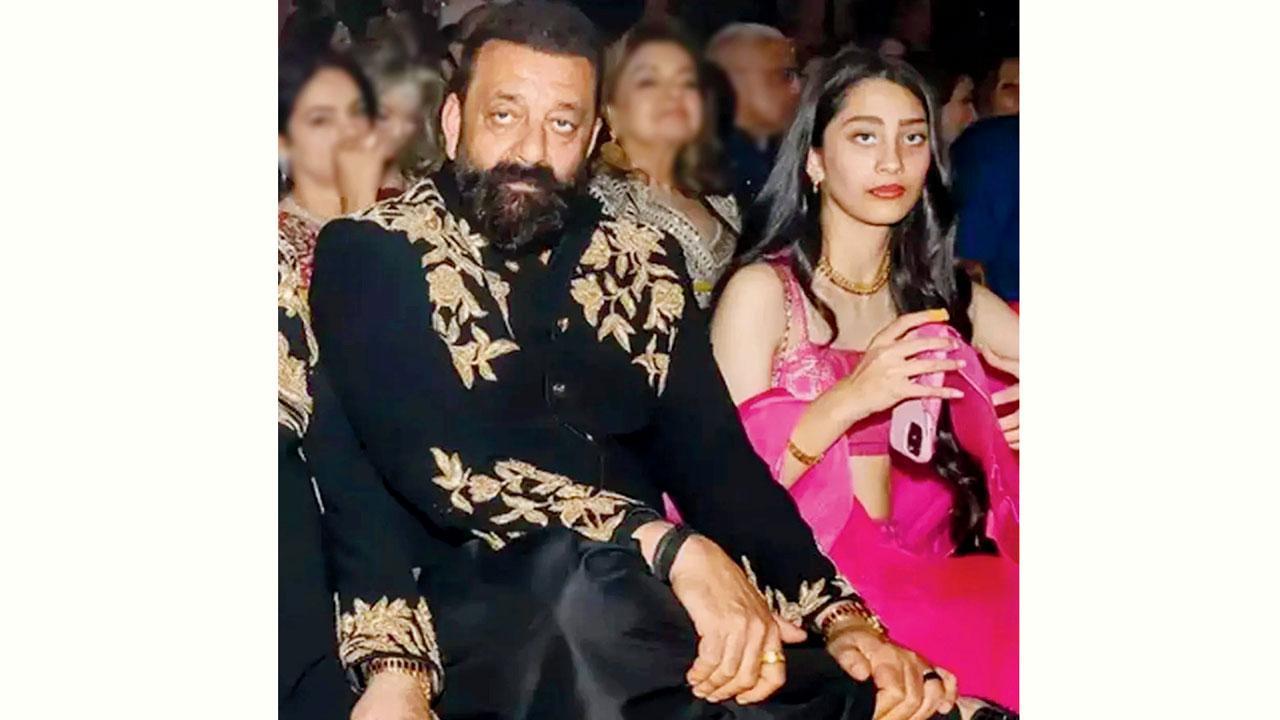 સોનુએ આ ફંક્શનની અનેક તસવીરો સોશ્યલ મીડિયામાં શૅર કરી છે.