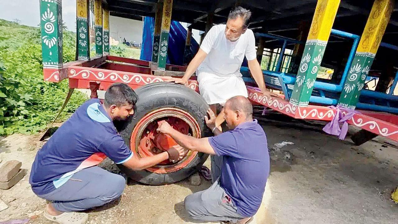રથનાં ટાયર ફાઇટર પ્લેન સુખોઈનાં