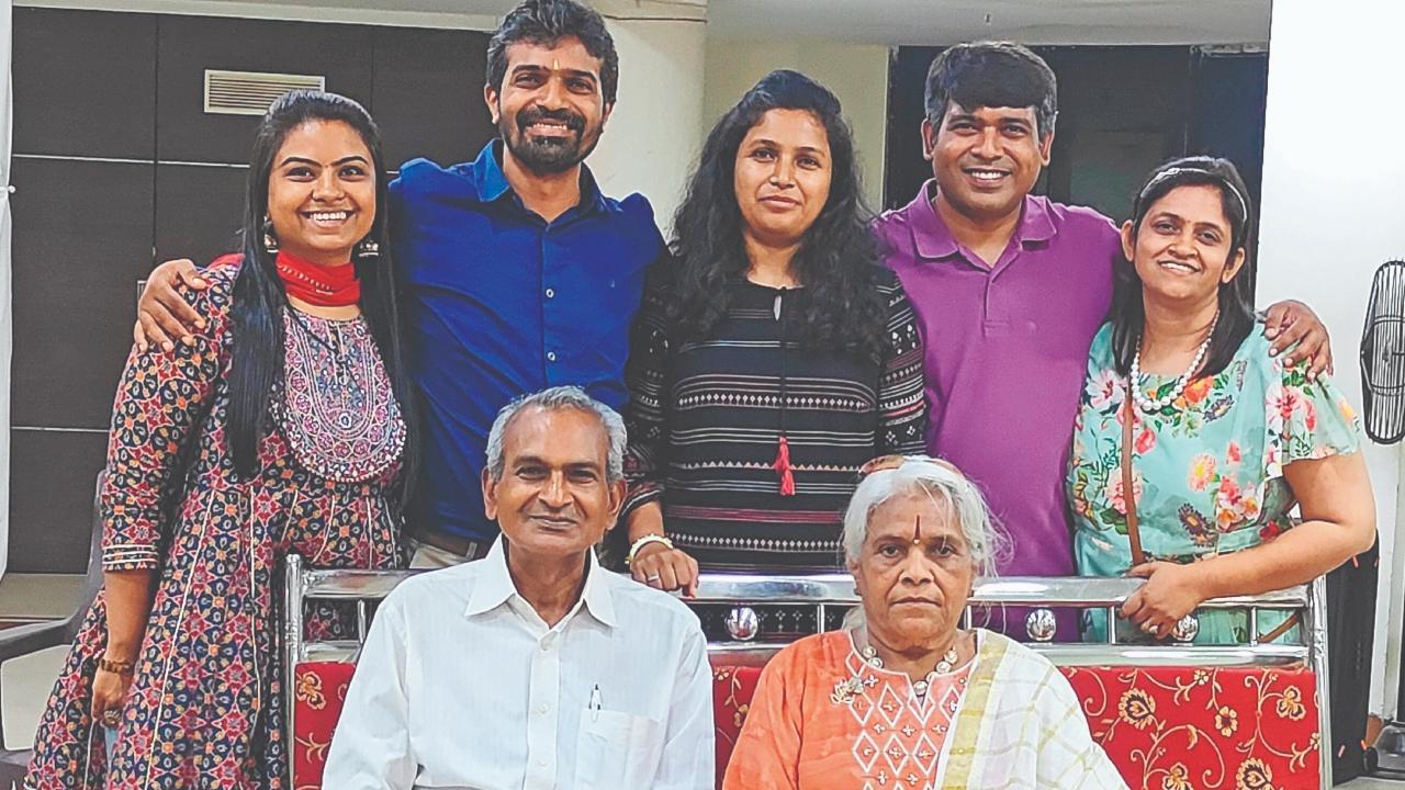 આખો પરિવાર યોગને સમર્પિત