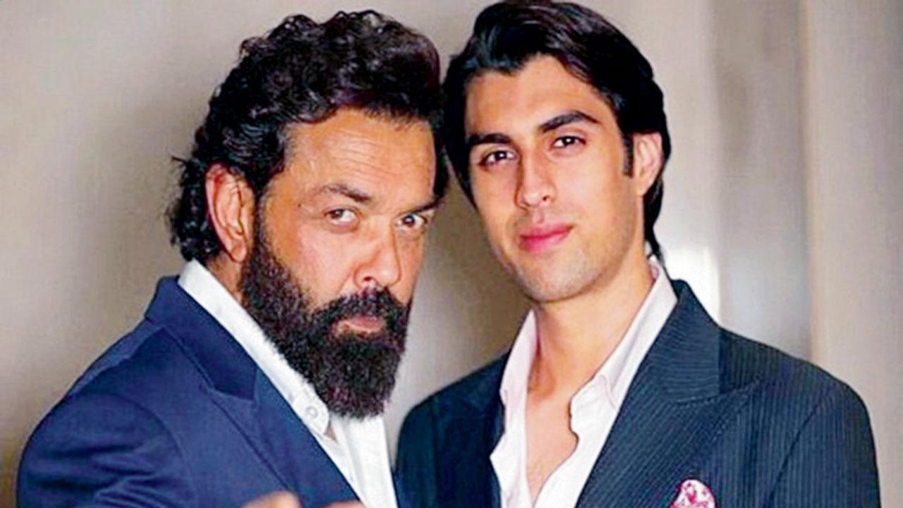 બૉબી દેઓલના મોટા દીકરા આર્યમનની ૨૪મી વર્ષગાંઠ હતી અને આ ખાસ દિવસે બૉબીએ પોતાના દીકરા સાથેની તસવીર સોશ્યલ મીડિયા પર શૅર કરી હતી