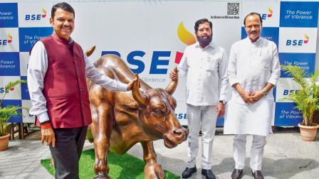 રાજ્યના મુખ્ય પ્રધાન દેવેન્દ્ર ફડણવીસ અને બન્ને નાયબ મુખ્ય પ્રધાન એકનાથ શિંદે અને અજિત પવાર બન્ને આ પ્રસંગે તેમની સાથે હતા