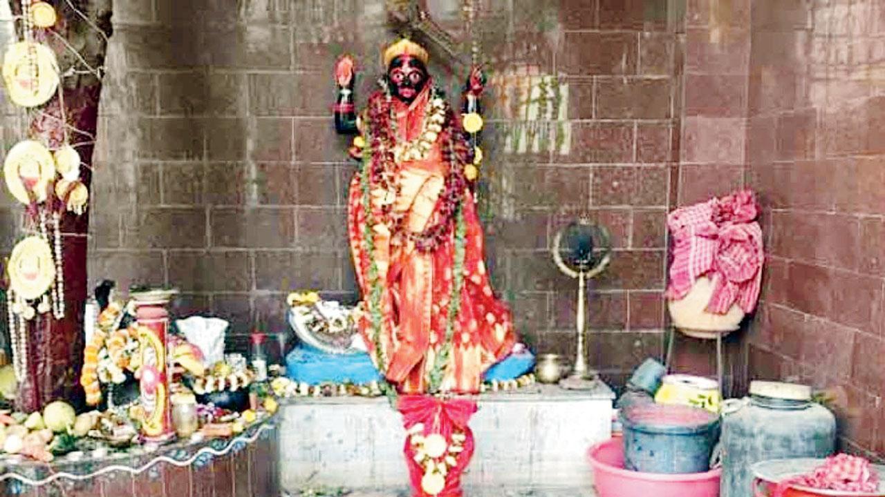 કલકત્તાના તંગરામાં એક ચીની મંદિર છે જેમાં કાલી માતા બિરાજમાન