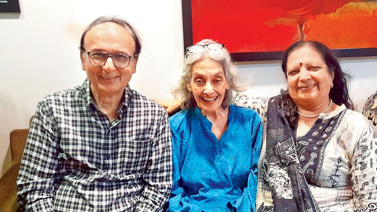 ભારતી અને રજની મહેતા સાથે રૂપા ગાંગુલી.