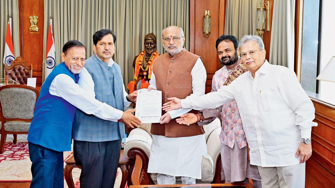 મુંબઈ જૈન સંઘ સંગઠન વતી નીતિન વોરા, અતુલ વ્રજલાલ શાહ, સુધીર પટ્ટણી હાજર રહ્યા