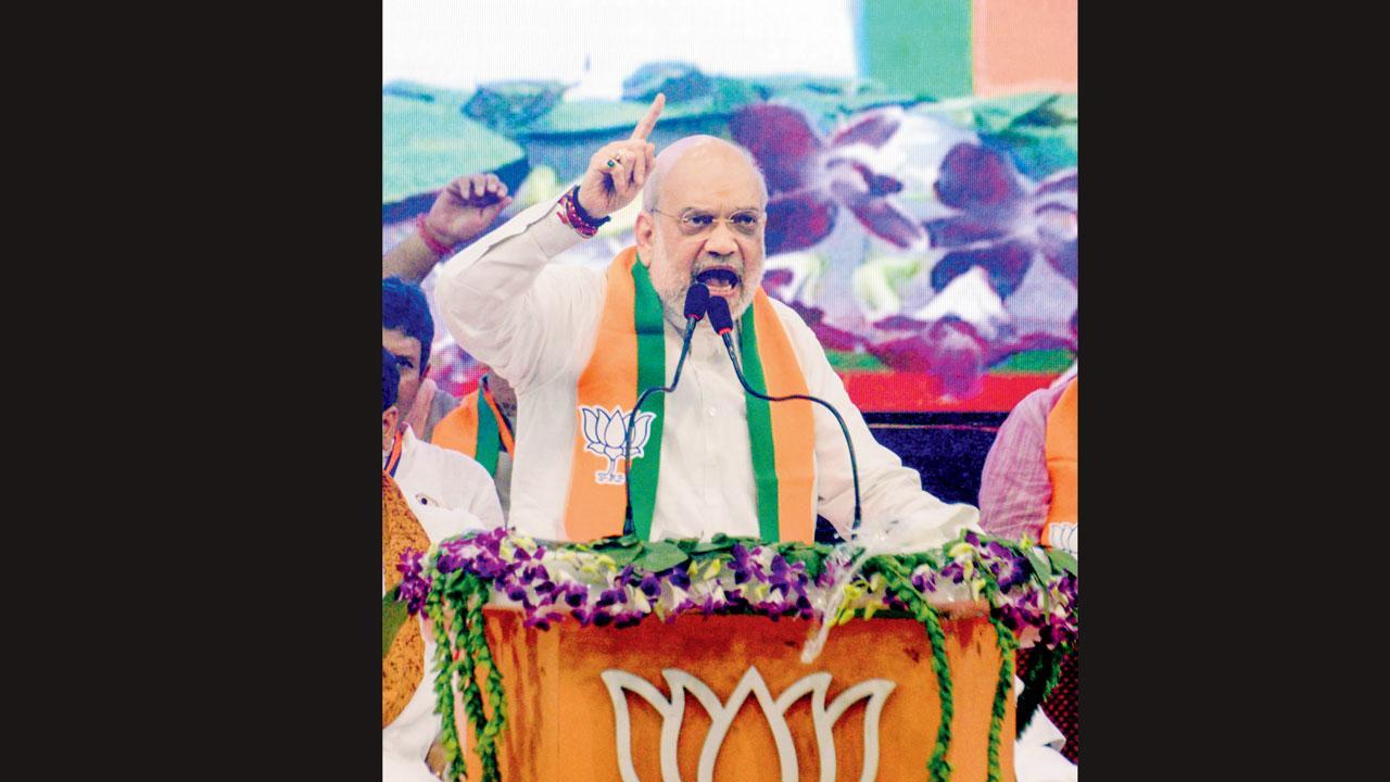 ગઈ કાલે કલકત્તામાં બોલતા અમિત શાહ.