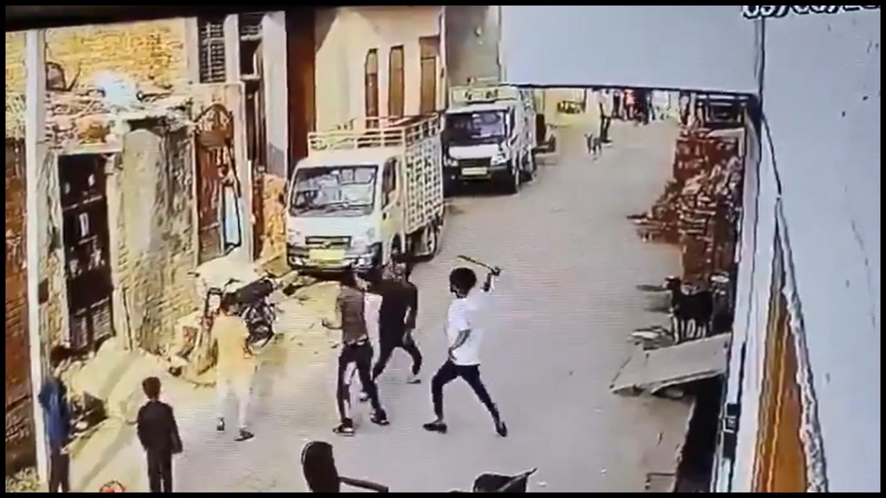 CCTV કૅમેરામાં કેદ ઘટના (તસવીર સૌજન્ય: સોશિયલ મીડિયા)