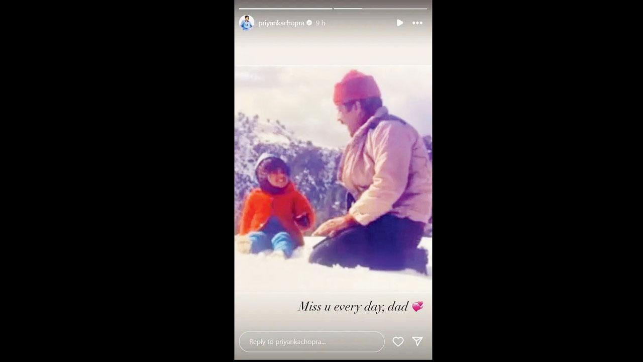 આ તસવીરમાં પ્રિયંકા ચોપડા પિતા સાથે કોઈ બર્ફીલી જગ્યાએ રજાઓનો આનંદ માણતી જોવા મળી રહી છે