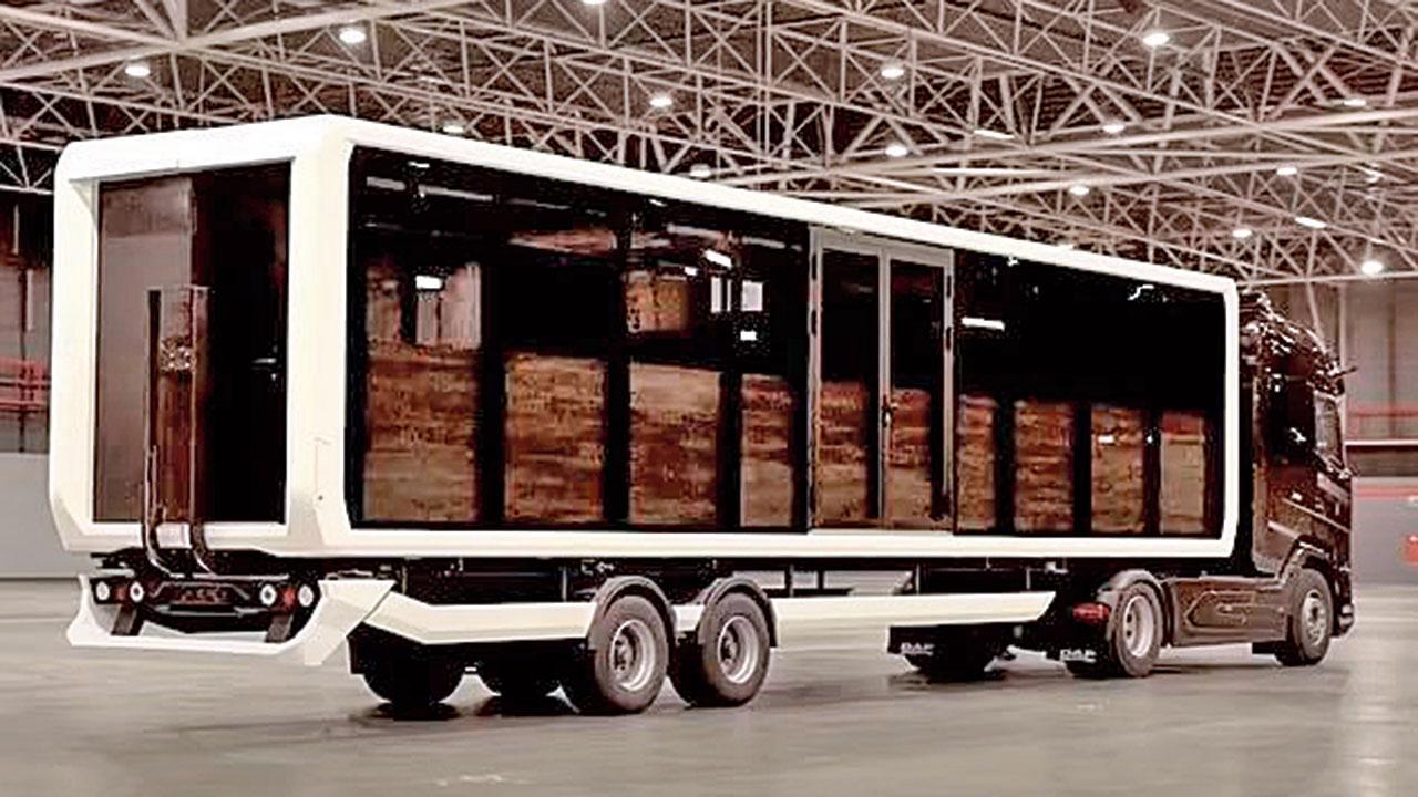 એક લક્ઝરી બસ એક્સપાન્ડ થઈને બની જાય છે ૮૦૫ સ્ક્વેરફીટનો લક્ઝુરિયસ બંગલો 