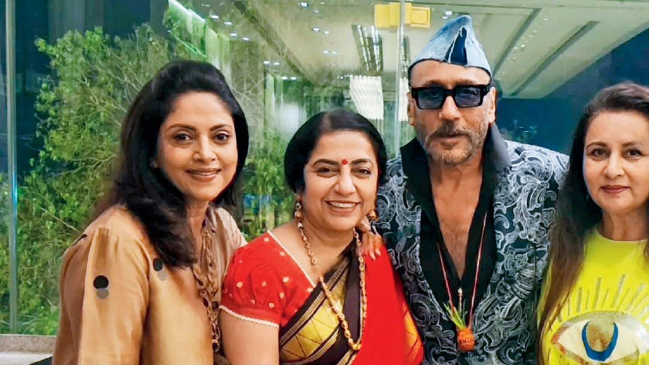 જૅકી શ્રોફે પોતાની હિરોઇનો પૂનમ ઢિલ્લોં, મીનાક્ષી શેષાદ્રિ સાથે કરી ડિનર-પાર્ટી