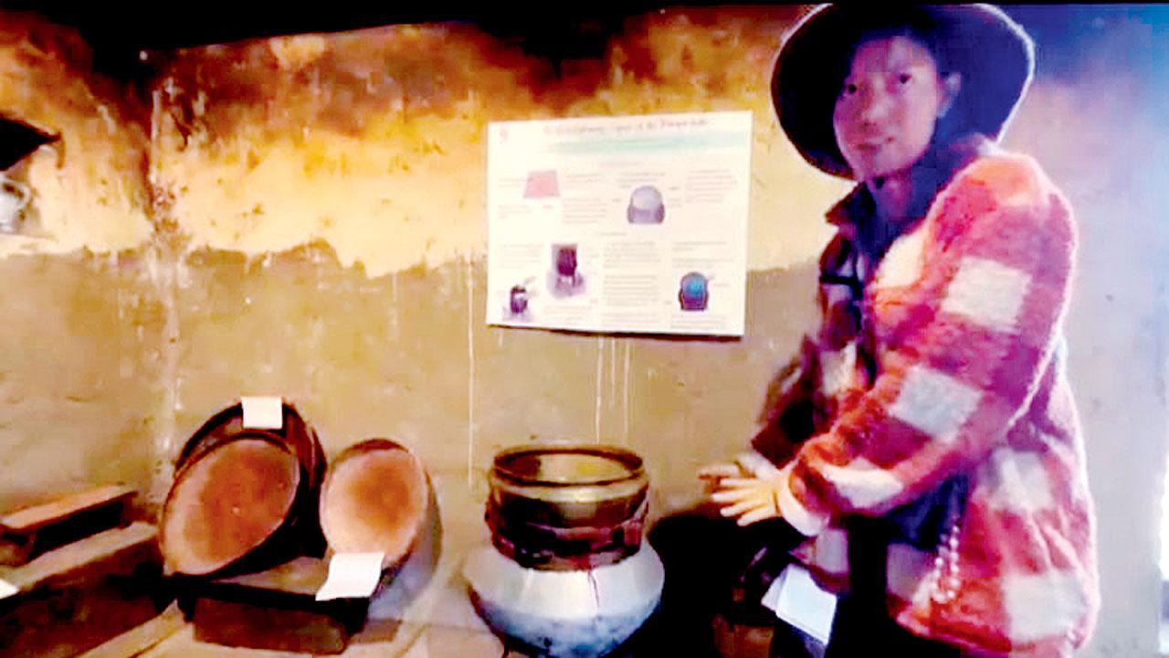 ૨૪ વર્ષની લીક ચોમુએ બાપદાદાના ઘરને મ્યુઝિયમ બનાવ્યું છે અને હવે મોનપા કલ્ચરલ ટૂરિઝમ ડેવલપ કરવા માગે છે.