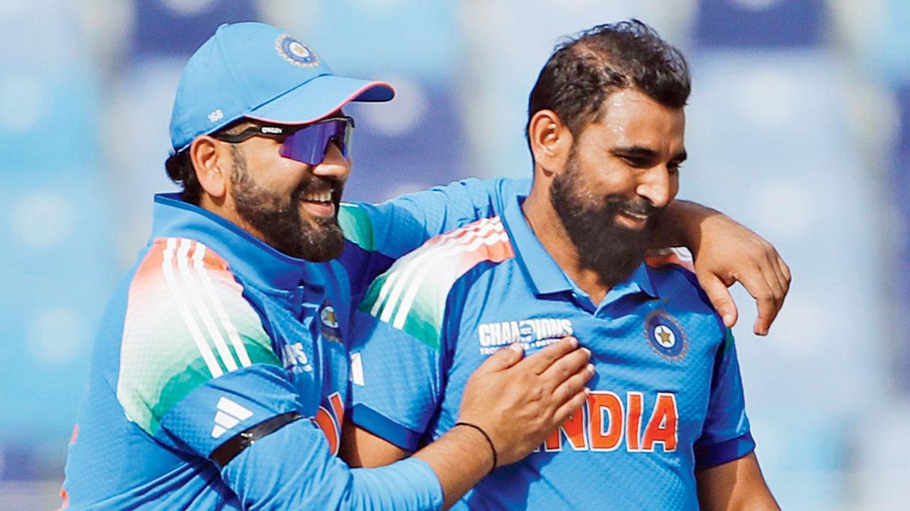 મુંબઈના દિવંગત સ્પિનર પદ્‍‍માકર શિવલકરની યાદમાં કૅપ્ટન રોહિત શર્મા સહિત બધા ભારતીય પ્લેયર્સે હાથમાં પહેરી હતી કાળી પટ્ટી.