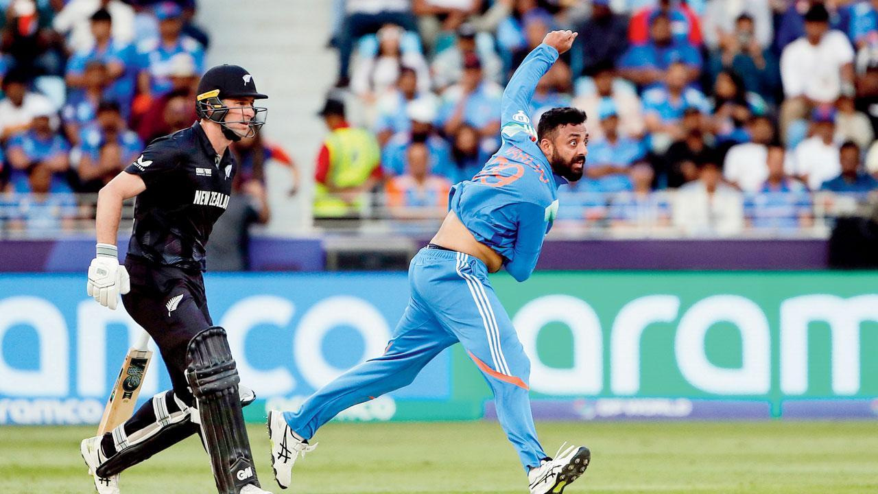 વરુણ ચક્રવર્તીએ રવિવારે ન્યુ ઝીલૅન્ડ સામે જબરદસ્ત બોલિંગ કરીને મૅચવિનિંગ પાંચ વિકેટ લીધી હતી.