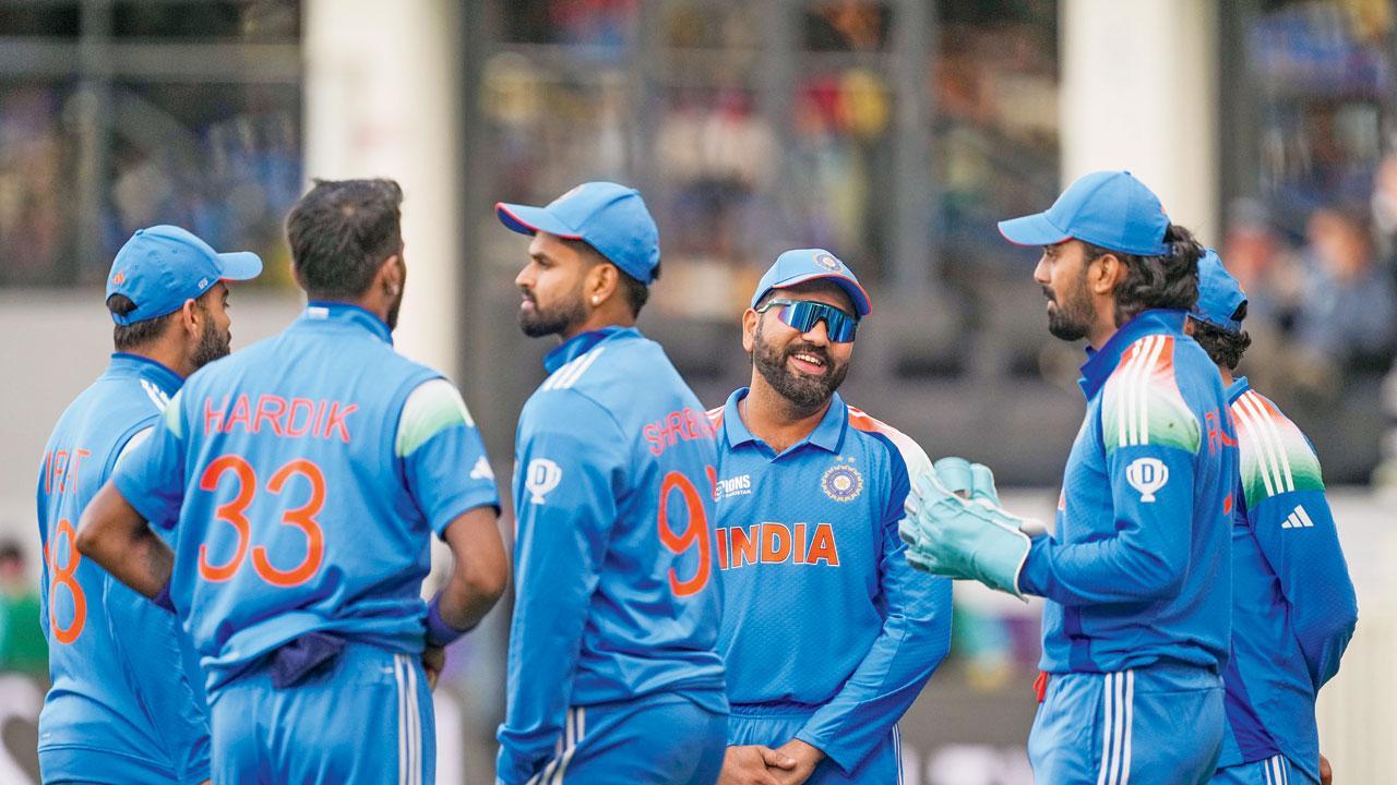 રવિવારે ન્યુ ઝીલૅન્ડ સામેની મૅચ દરમ્યાન ભારતીય ક્રિકેટ ટીમ.