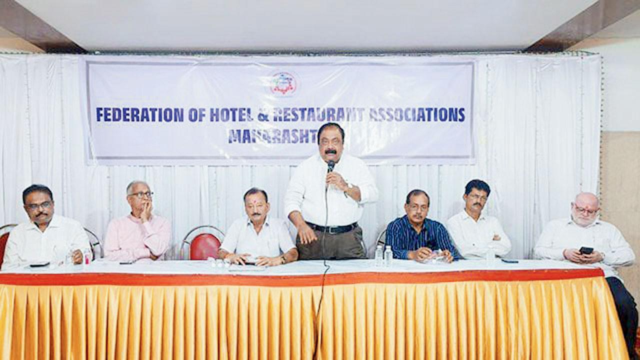શુક્રવારે મુંબઈમાં હોટેલોનાં ફેડરેશનના પદાધિકારીઓની બેઠક મળી હતી.