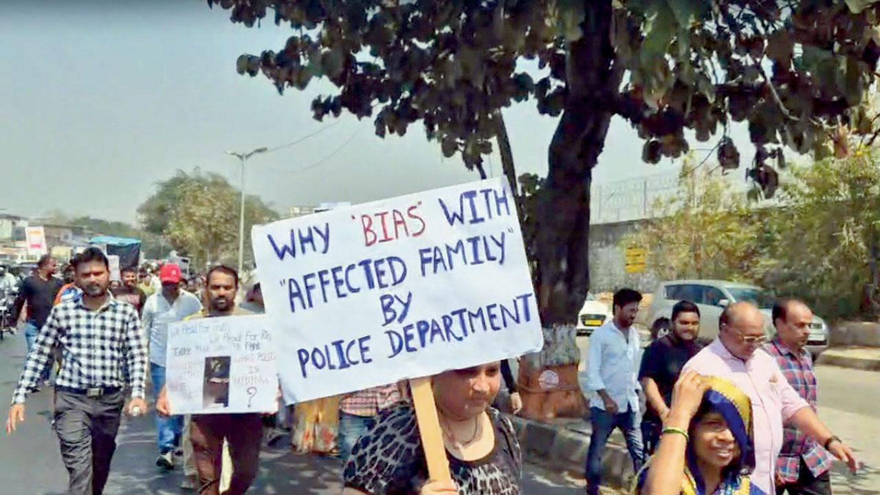 પરિવારજનો સાથે સ્થાનિક રહેવાસીઓએ કાઢી પીસ-માર્ચ