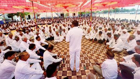 કચ્છના માધાપર ખાતે મળેલી લોડાઈ પ્રાથરિયા આહિર સમાજની મીટિંગ.