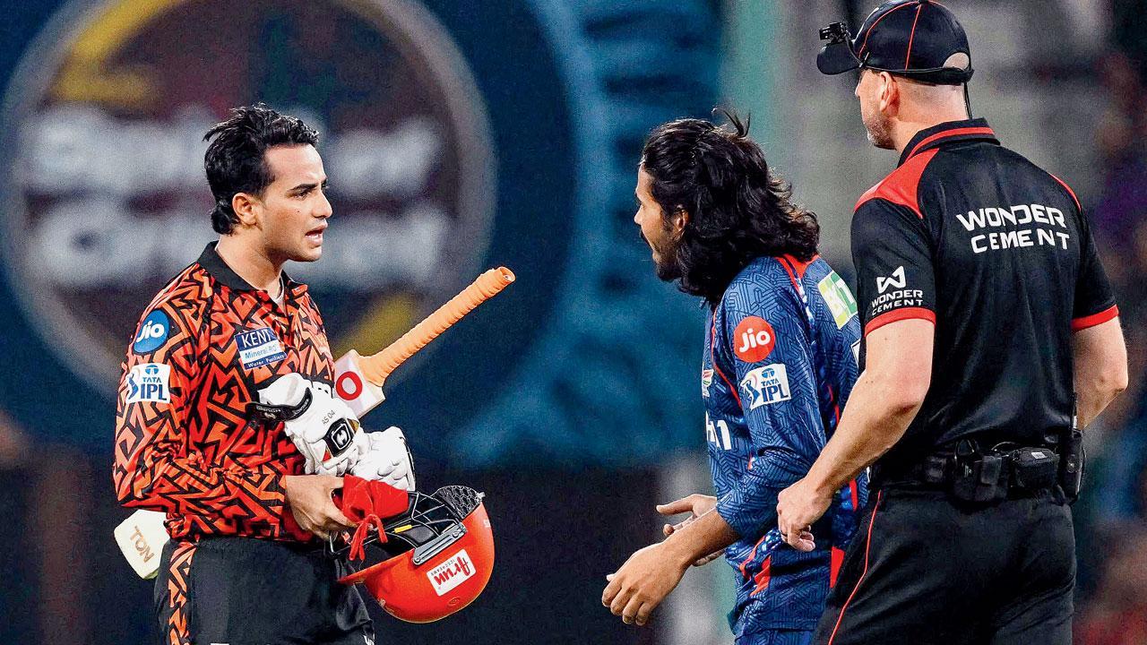 સ્પિનર દિગ્વેશ રાઠીના સેલિબ્રેશનથી નારાજ અભિષેક શર્મા આઉટ થયા બાદ ભડક્યો. અભિષેકે ૨૦ બૉલમાં આક્રમક ૫૯ રન ફટકારીને હૈદરાબાદને જીતની નજીક પહોંચાડી દીધું હતું. લખનઉના રાઠીએ પણ બે વિકેટ લીધી હતી.