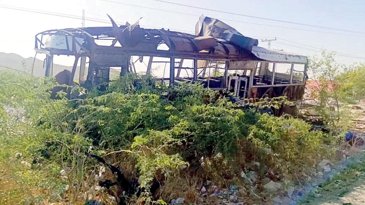 સ્કૂલબસ પર થયો સુસાઇડ કાર-બૉમ્બ અટૅક
