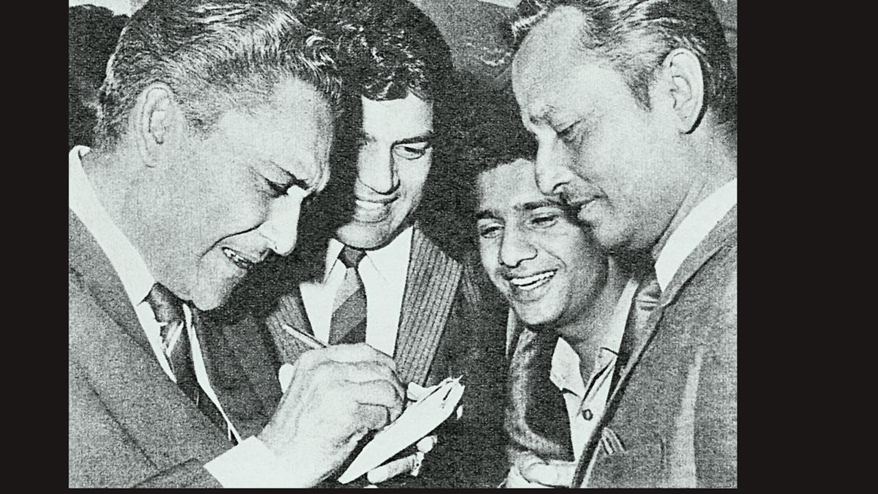 ધર્મેન્દ્રએ અભિનેતા અશોકકુમાર સાથેની એક અનસીન તસવીર શૅર કરી