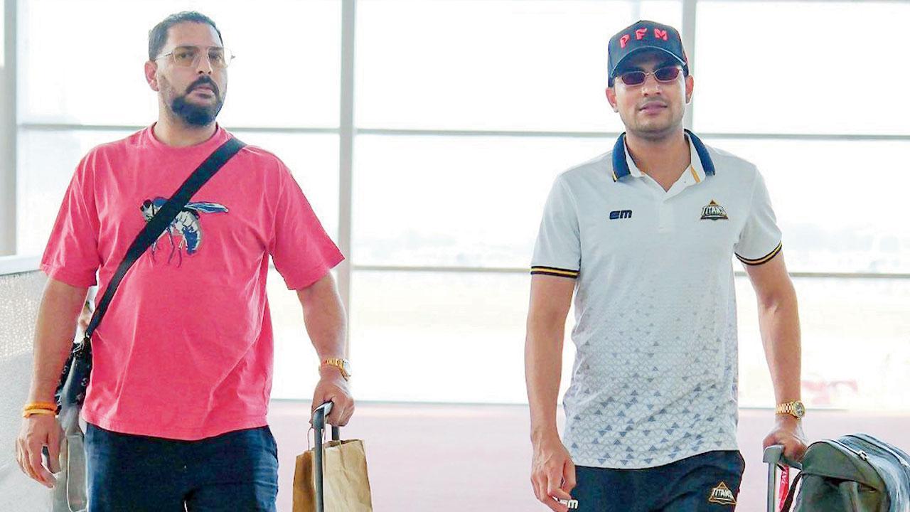 ચંડીગઢ ઍરપોર્ટ પર કૅપ્ટન શુભમન ગિલ સાથે જોવા મળ્યો હતો ભૂતપૂર્વ ઑલરાઉન્ડર યુવરાજ સિંહ.