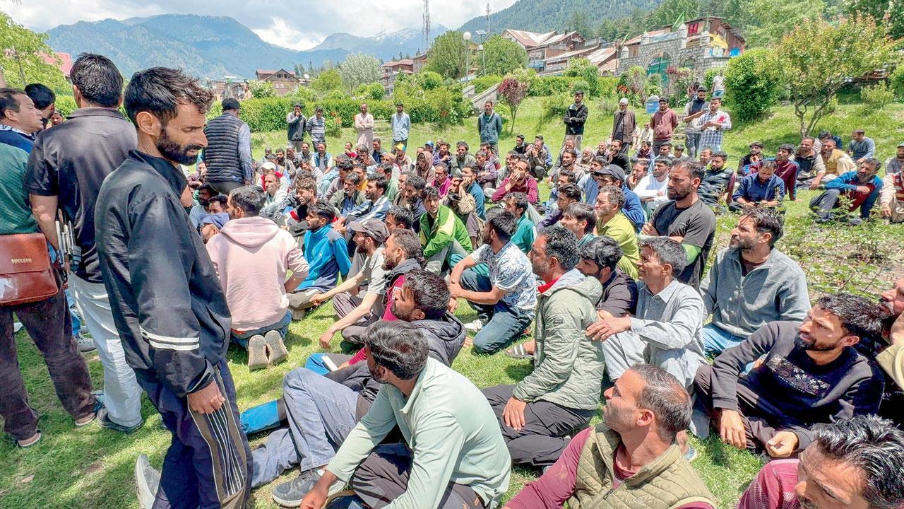 પોની-માલિકો ધરણાં પર બેઠા