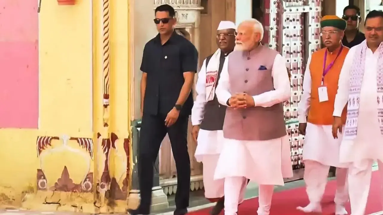 રાજસ્થાન: કરણી માતા મંદિરમાં પીએમ મોદીએ કરી શક્તિ પૂજા, જુઓ તસવીરો