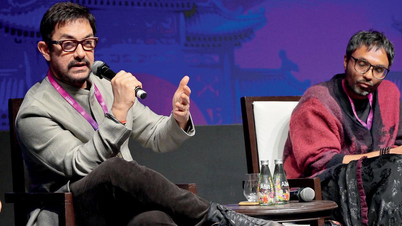 ગઈ કાલે WAVES 2025માં બોલતો આમિર ખાન. તસવીર: સૈયદ સમીર અબેદી