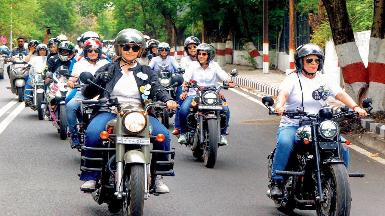 ભોપાલમાં મહિલાઓની ‘અહિલ્યા વાહિની’ બાઇકરૅલી