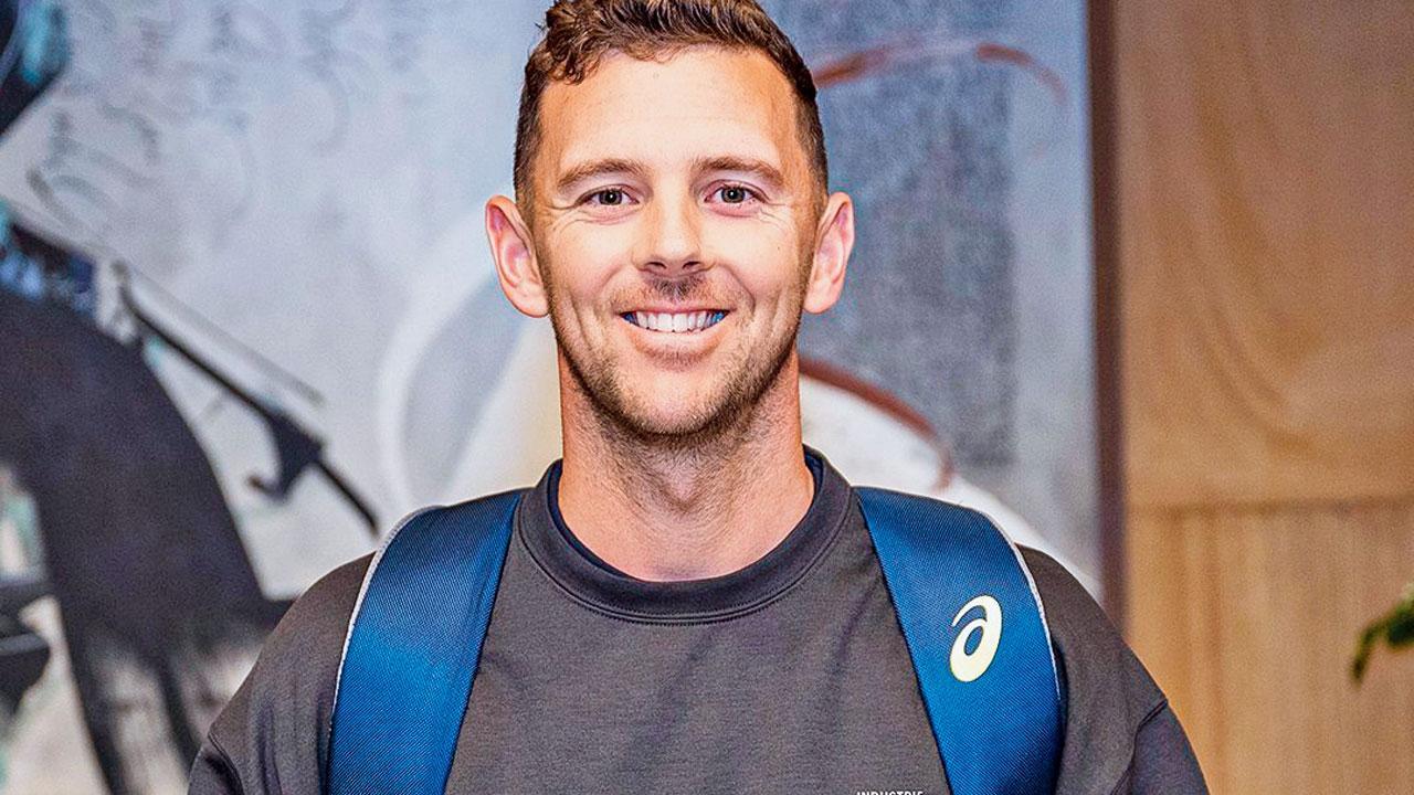 જોશ હેઝલવુડ