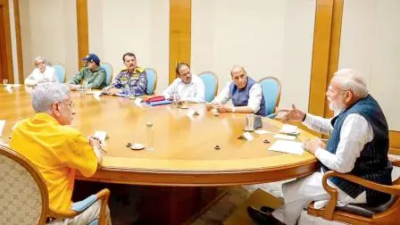 ગઈ કાલે સાંજે વડા પ્રધાન નરેન્દ્ર મોદીએ વિદેશપ્રધાન એસ. જયશંકર, રક્ષાપ્રધાન રાજનાથ સિંહ, નૅશનલ સિક્યૉરિટી એડ‍્વાઇઝર અજિત ડોભાલ તથા આર્મી, નેવી, અૅર ફોર્સના ચીફ સાથે મીટિંગ કરી હતી.