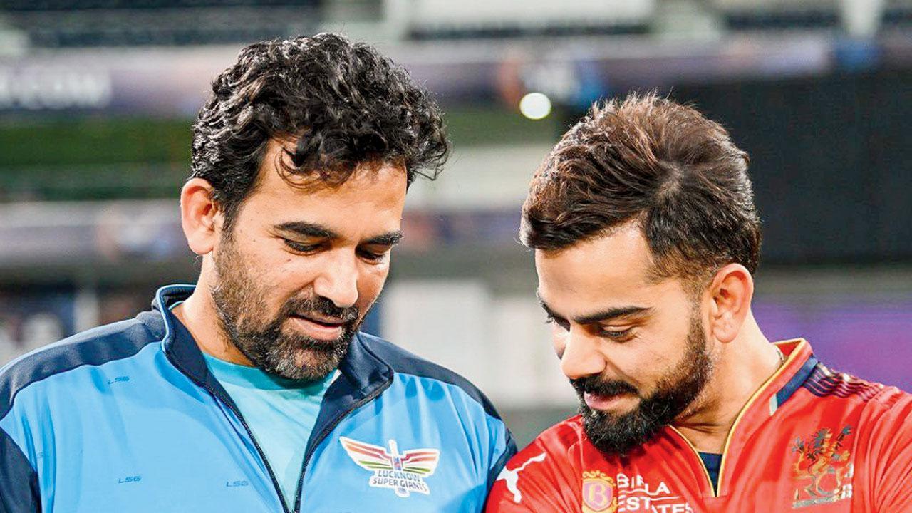 લખનઉના મેન્ટર ઝહીર ખાને મોબાઇલ પર પોતાના નાનકડા દીકરા ફતેહ સિંહ ખાનનો ફોટો બતાવ્યો હતો વિરાટ કોહલીને.