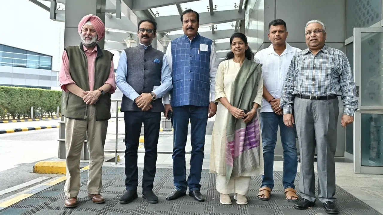 ડીએમકેના સાંસદ શ્રીમતી કનિમોઝી કરુણાનિધિના નેતૃત્વમાં સર્વપક્ષીય પ્રતિનિધિમંડળનું ત્રીજું જૂથ રશિયા જવા રવાના થયું તે સમયની તસવીર (તસવીર સૌજન્યઃ એક્સ)