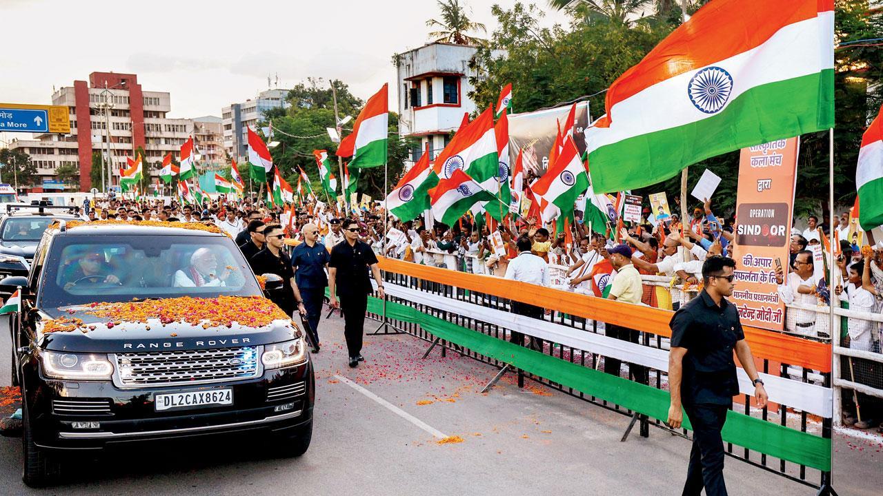 બિહારમાં નરેન્દ્ર મોદીના રોડ-શોમાં ઊમટી જનમેદની