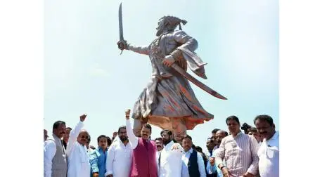 સિંધુદુર્ગના રાજકોટ કિલ્લામાં ગઈ કાલે છત્રપતિ શિવાજી મહારાજનું નવું પૂતળું ખૂલ્લું મૂકવામાં આવ્યું હતું.