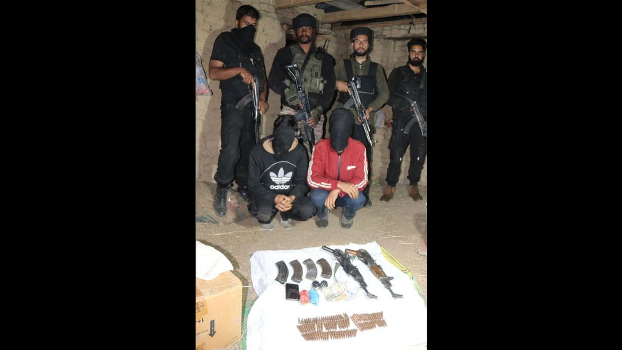 શોપિયામાં લશ્કર-એ-તૈયબા (LeT) ના બે હાઇબ્રિડ આતંકવાદીઓની ધરપકડ (તસવીર સૌજન્ય: સોશિયલ મીડિયા)