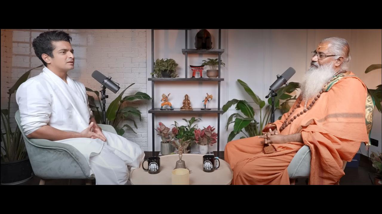 શું આ સ્વામીએ 9 મહિના પહેલા જ ભારત-પાકિસ્તાન યુદ્ધની આગાહી કરી હતી? જુઓ વીડિયો