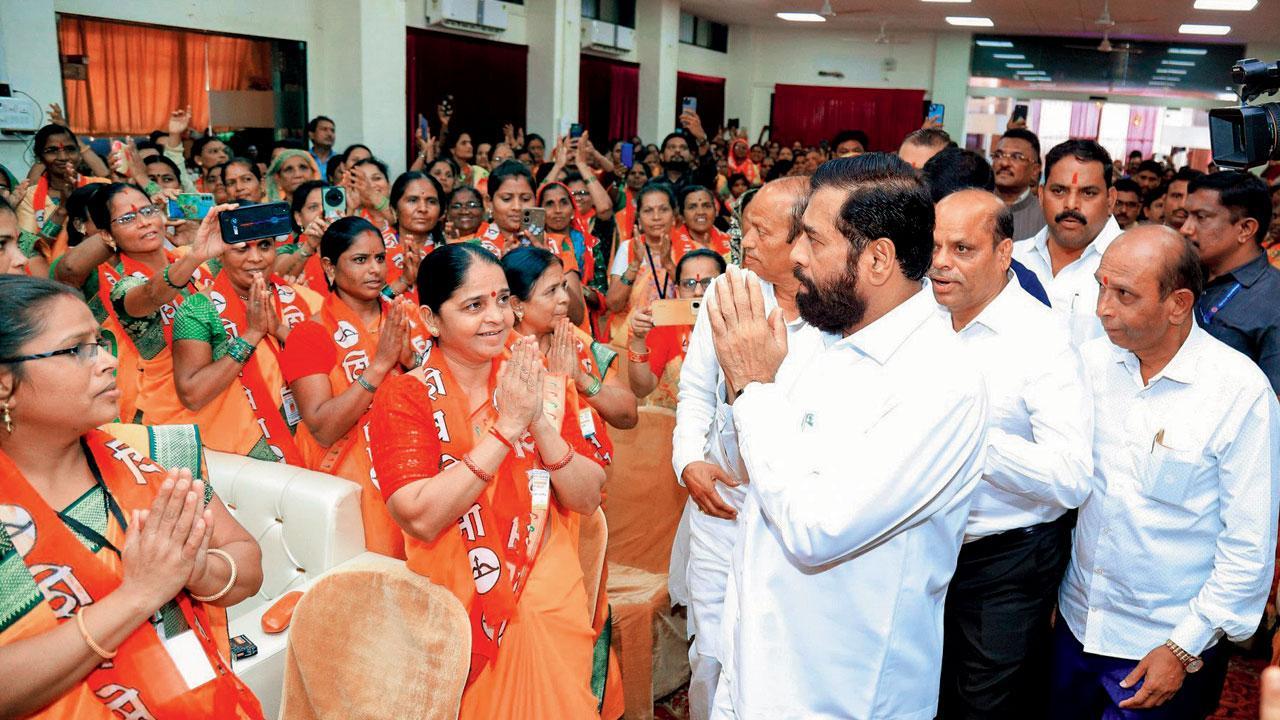 ૧૫૦૦ મહિલાઓએ શિવસેનામાં પ્રવેશ, એકનાથ શિંદે