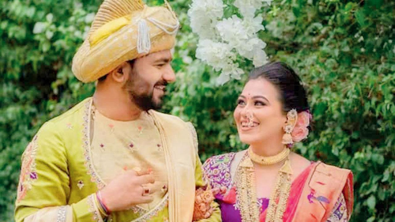 વૈષ્ણવીની પતિ શશાંક સાથેની લગ્ન સમયની તસવીર.