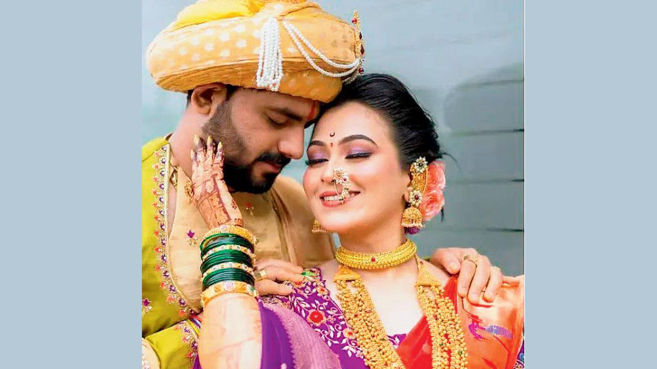 જીવન ટૂંકાવનારી વૈષ્ણવી હગવણે પતિ શશાંક સાથે.