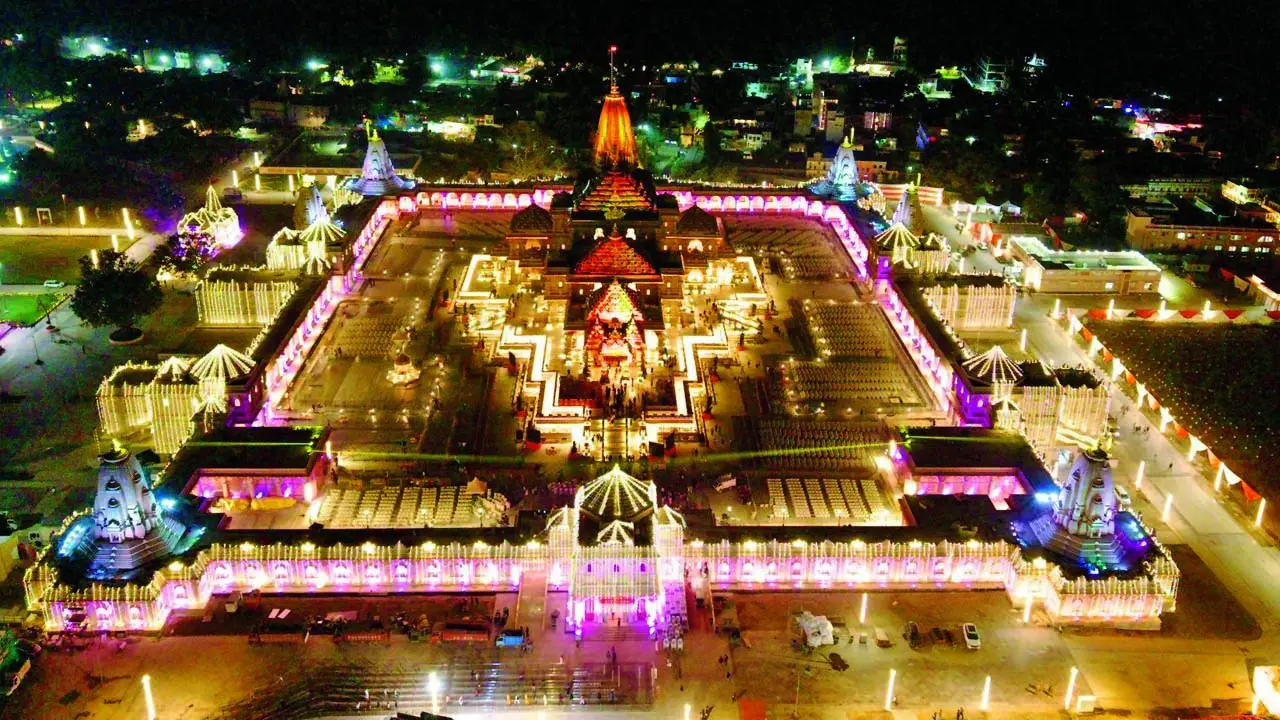 ગઈ કાલે વિવાહ પંચમીની પૂર્વસંધ્યાએ અયોધ્યાનું રામ મંદિર જુઓ કેવું ભવ્ય અને દિવ્ય લાગતું હતું