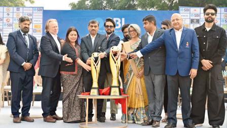 અનુરાગ ઠાકુર, મીનાક્ષી લેખી જેવા નેતાઓ અને ઍક્ટર જૅકી ભગનાણીની હાજરીમાં વર્લ્ડ કપ ટ્રોફી લૉન્ચ કરવામાં આવી હતી.