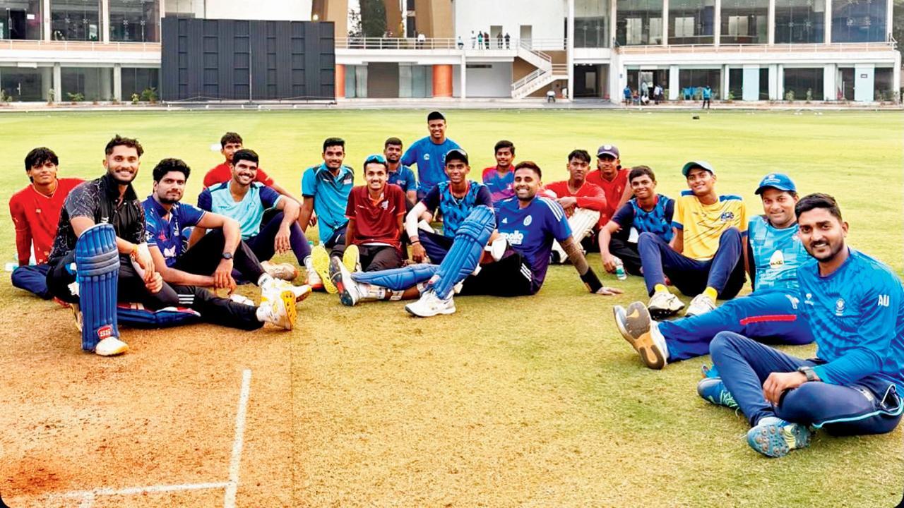 સૂર્યકુમાર યાદવે હાલમાં નવી મુંબઈના ડી. વાય. પાટીલ સ્ટેડિયમમાં નેટ-સેશન દરમ્યાન બૅટિંગ-પ્રેક્ટિસ કરી