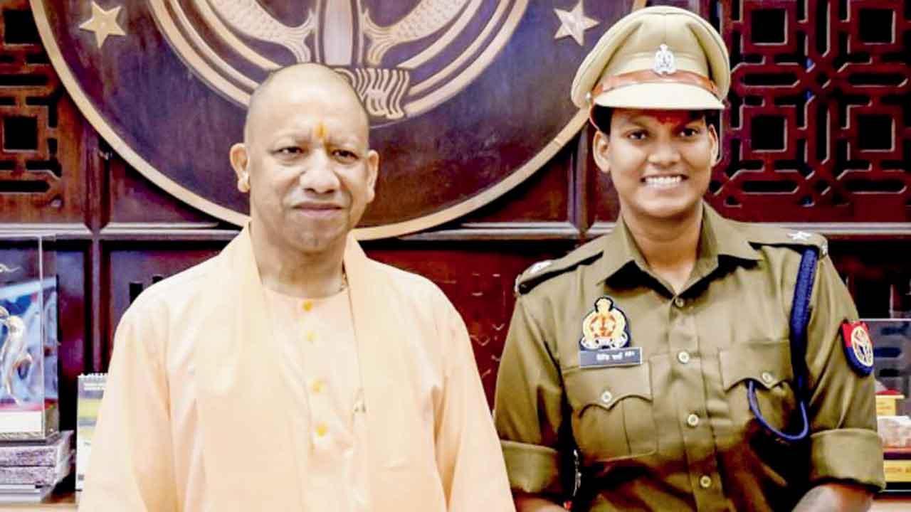 યોગી આદિત્યનાથને મળી દીપ્તિ શર્મા