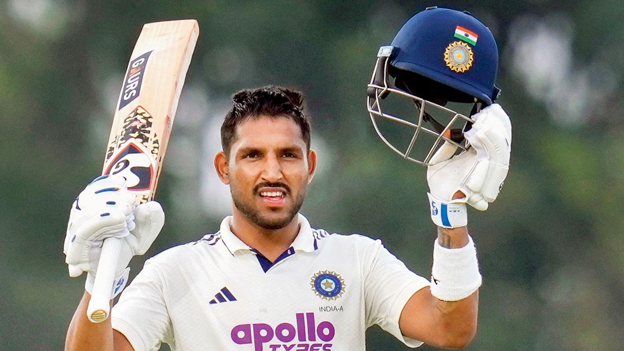 ધ્રુવ જુરેલે ૧૭૫ બૉલમાં ૧૨ ફોર અને ચાર સિક્સરની મદદથી ૧૩૨ રન કર્યા હતા